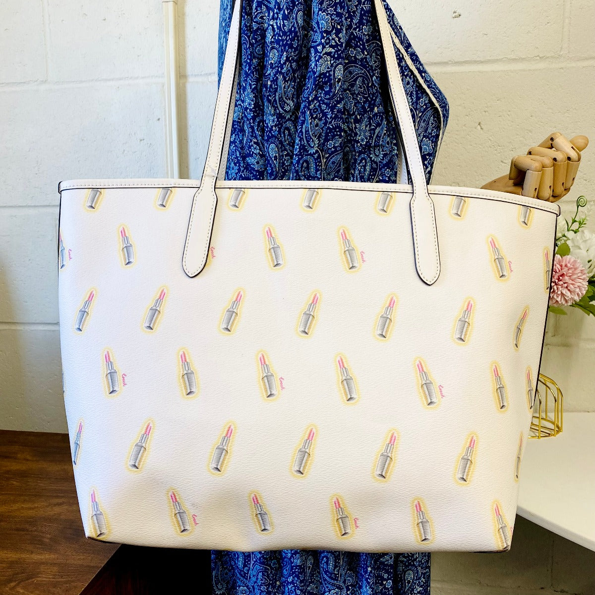 Coach C3246 City Tote With Lipstick Print Chalk Multi/Light Saddle Coach C3246 City Tote With Lipstick Print Chalk Multi/Light Saddle